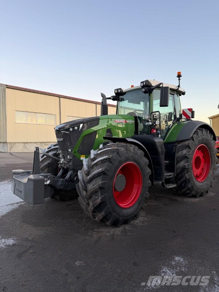 Fendt 933 Vario Трактори