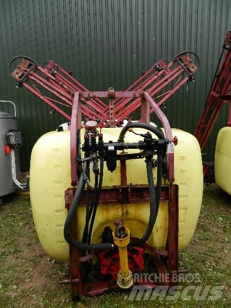 Hardi 800 Причіпні обприскувачі