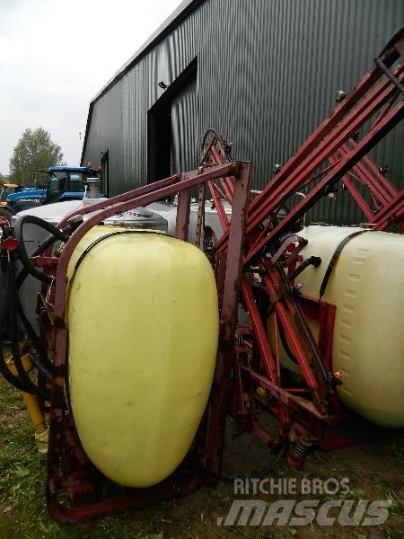 Hardi 800 Причіпні обприскувачі