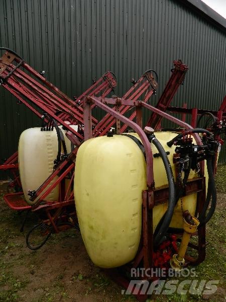 Hardi 800 Причіпні обприскувачі