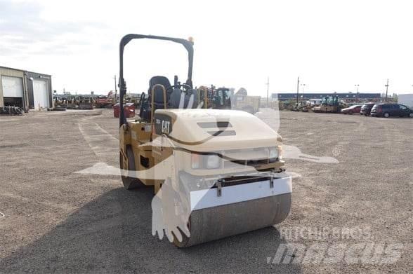 CAT CB34 Грунтові котки
