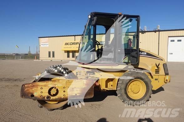CAT CP-433E Грунтові котки