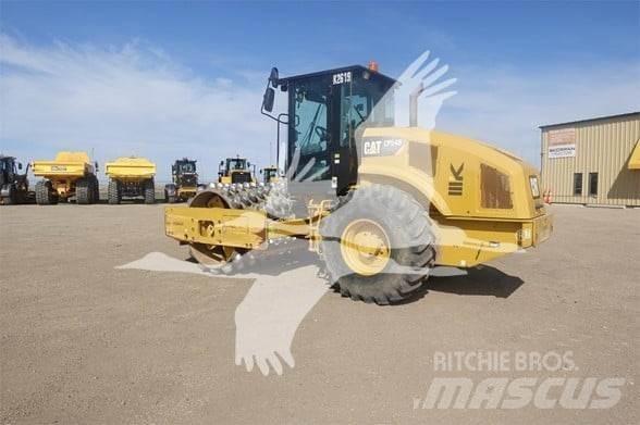 CAT CP54B Грунтові котки
