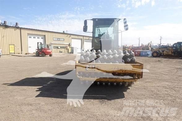 CAT CP54B Грунтові котки