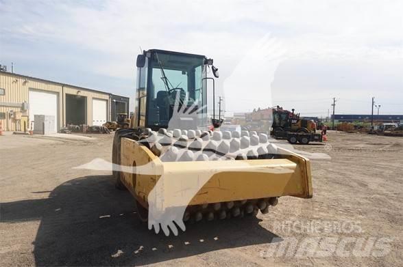 CAT CP64 Грунтові котки