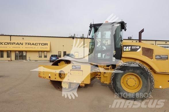 CAT CS74B Грунтові котки
