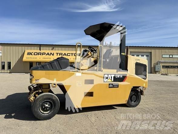 CAT CW14 Пневматичні катки