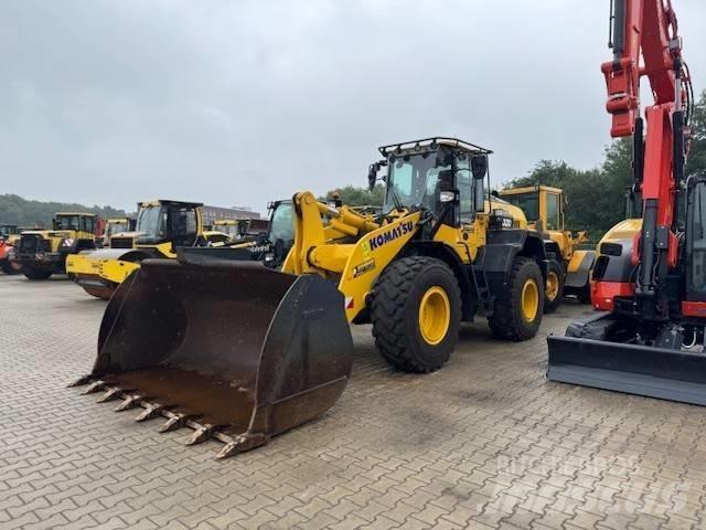 Komatsu WA 320 Фронтальні навантажувачі