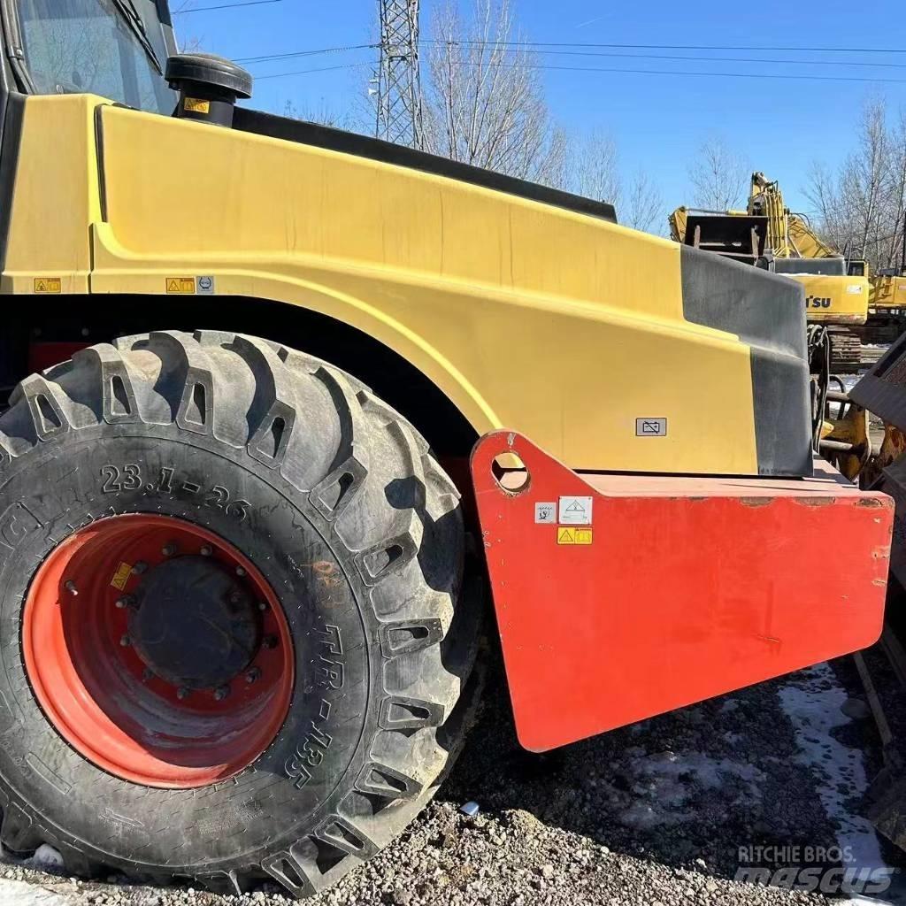 Dynapack CA702 Грунтові котки