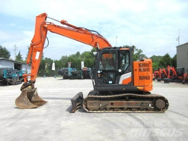 Hitachi ZX 135 US-7 Гусеничні екскаватори