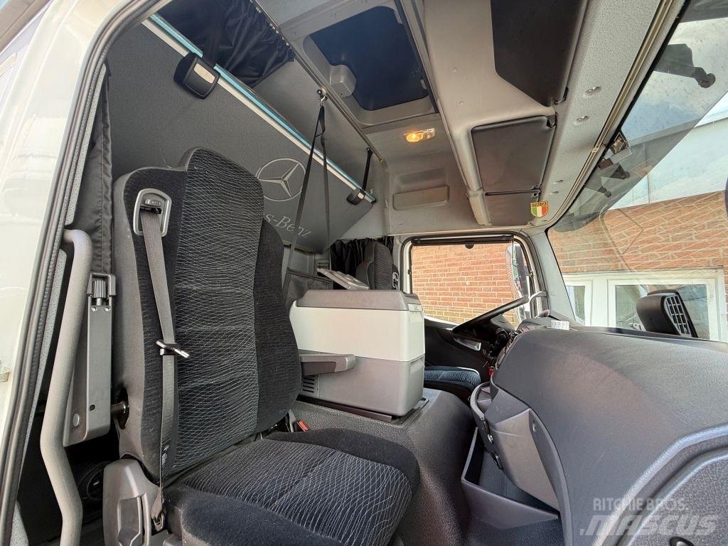 Mercedes-Benz 1530L Тентовані вантажівки