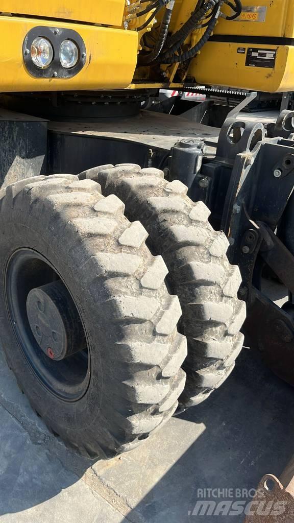 Komatsu PW 158-11 Колісні екскаватори