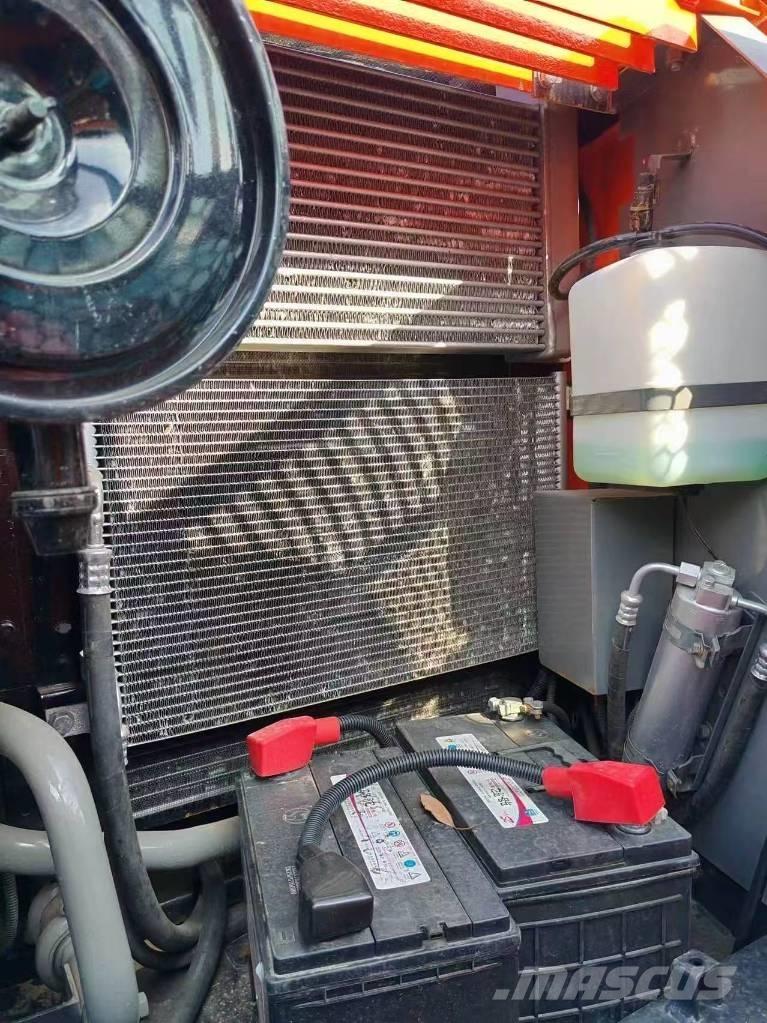 Hitachi ZX 120 Гусеничні екскаватори