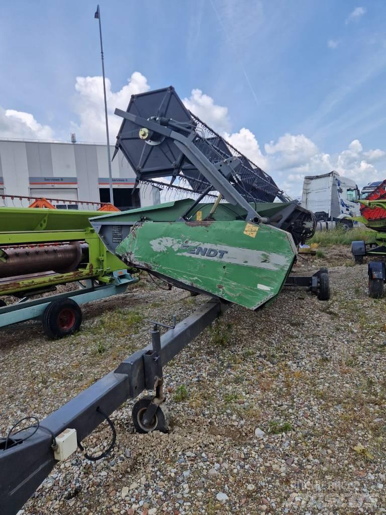 Fendt 8300 Зернозбиральні комбайни