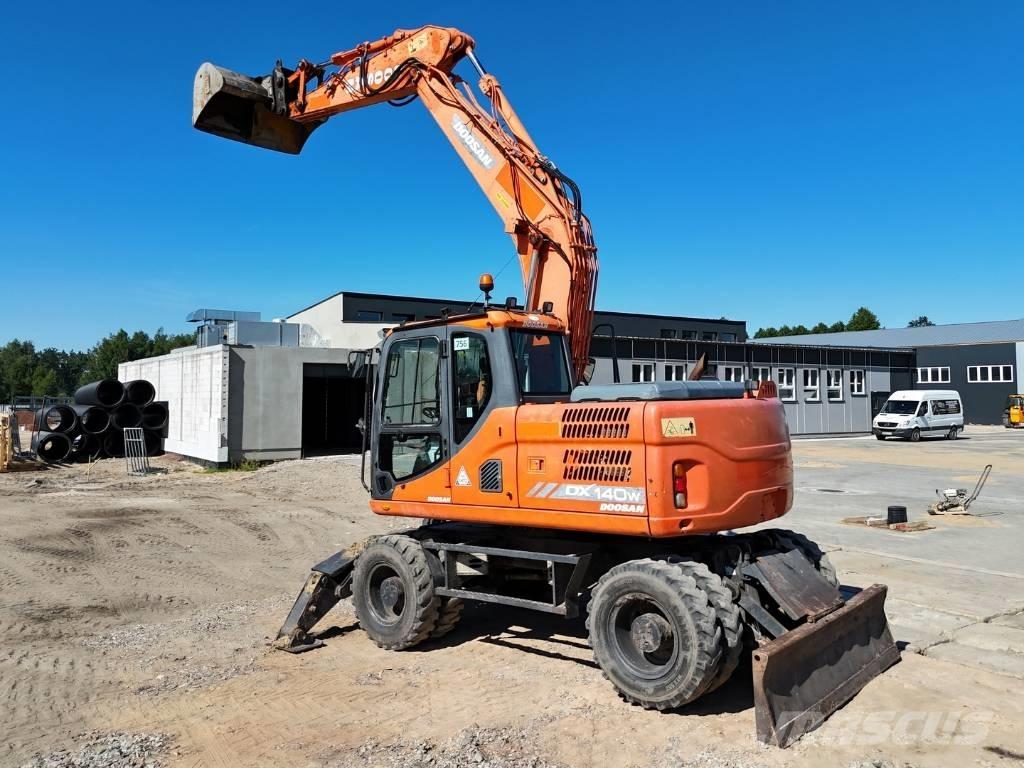 Doosan DX 140 W Колісні екскаватори