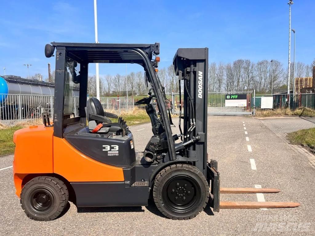 Doosan D33S- 7 Дизельні навантажувачі