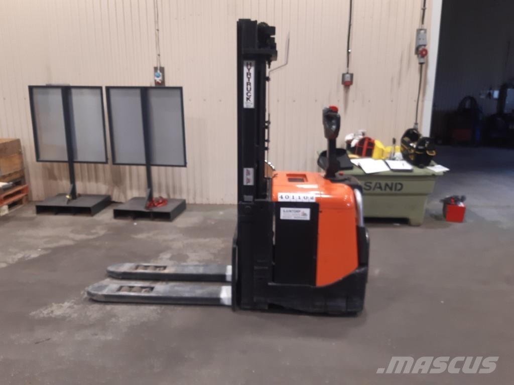 BT SPE125L Самохідні електроштабелери