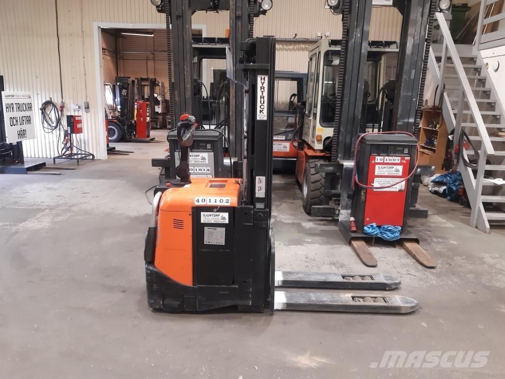 BT SPE125L Самохідні електроштабелери