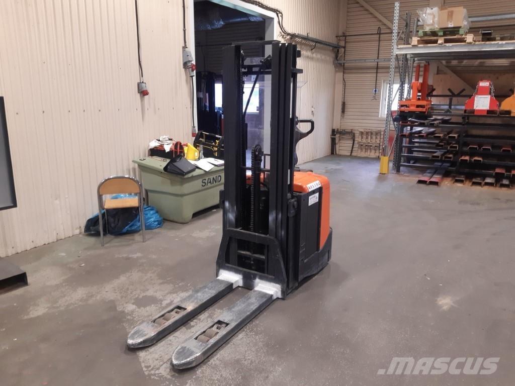 BT SPE125L Самохідні електроштабелери