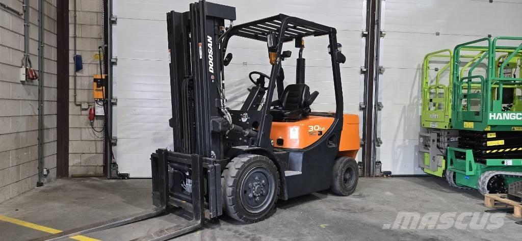 Doosan D 30 GP Дизельні навантажувачі