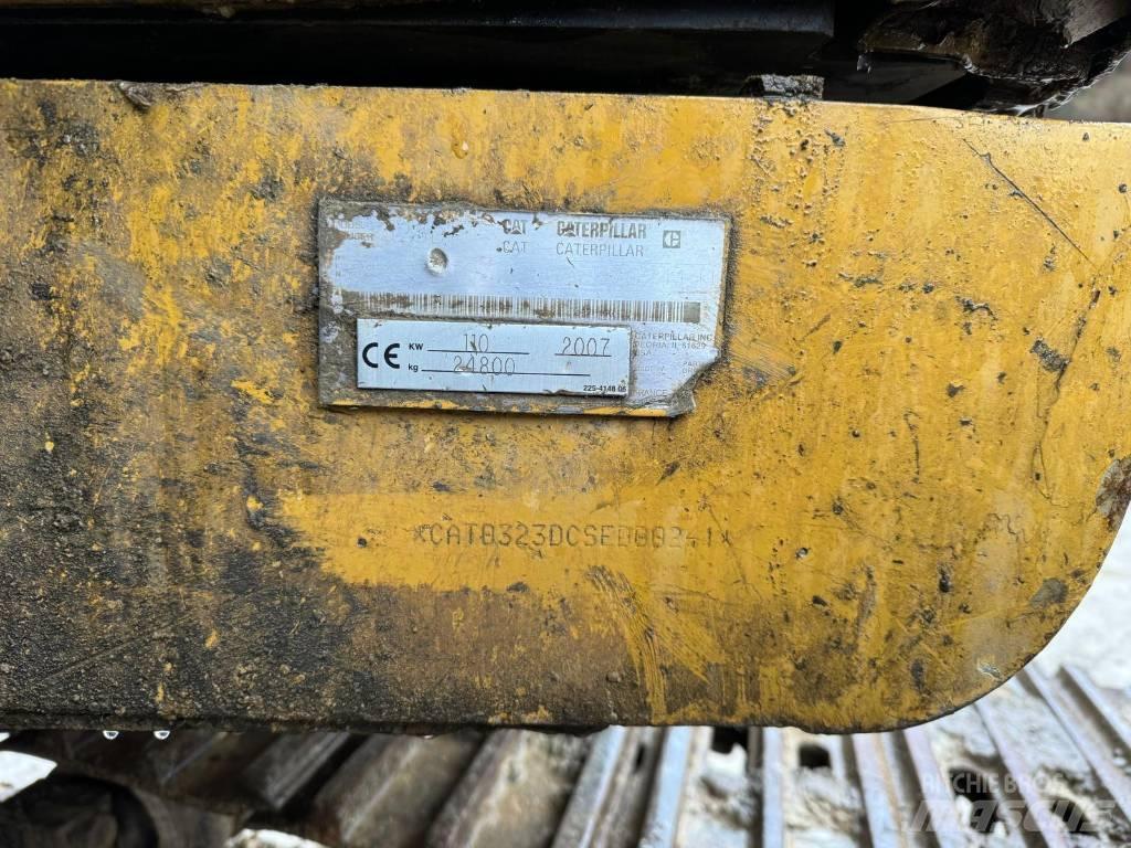 CAT 323 D Гусеничні екскаватори