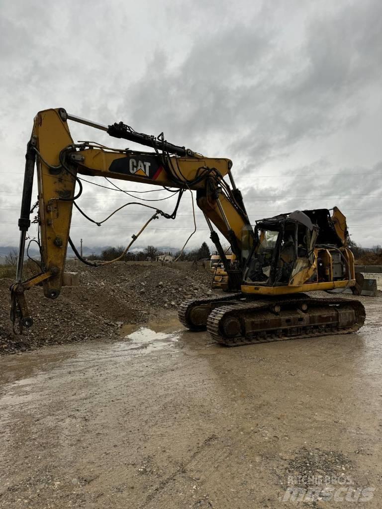 CAT 323 D Гусеничні екскаватори