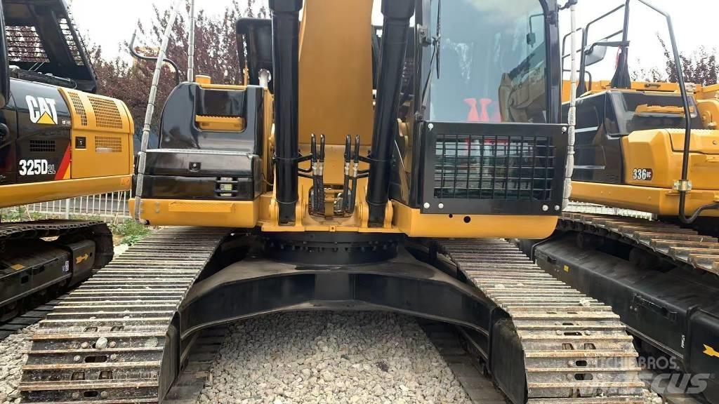 CAT 324 Гусеничні екскаватори