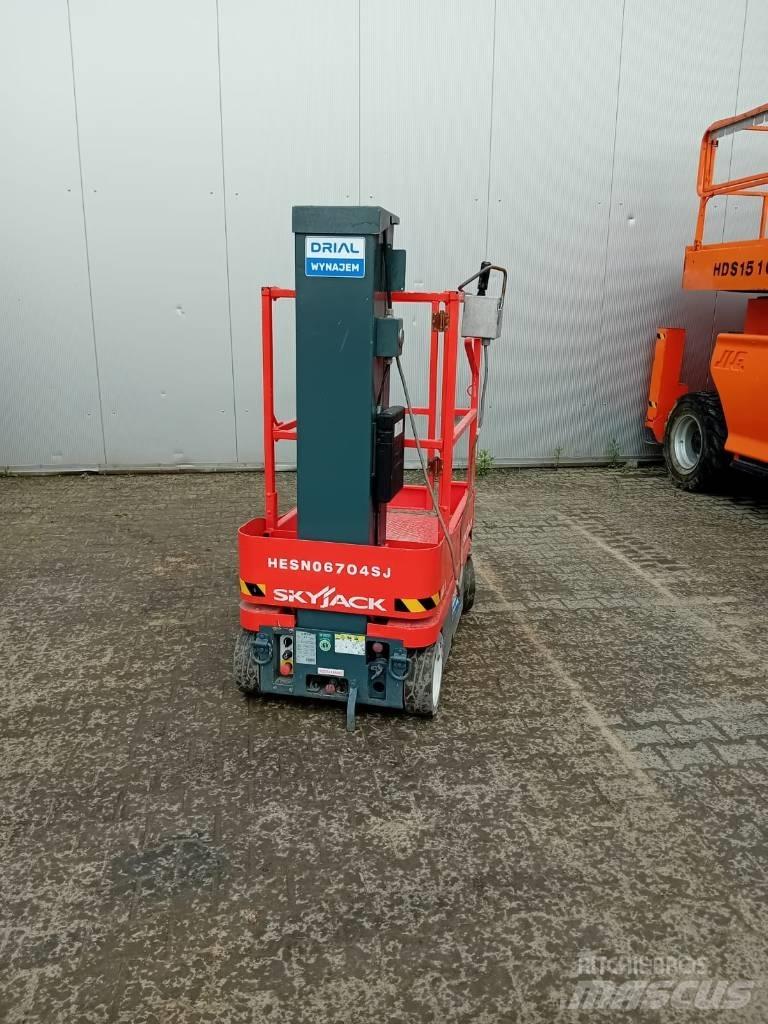 SkyJack SJ 16 Вертикальні щоглові підйомники