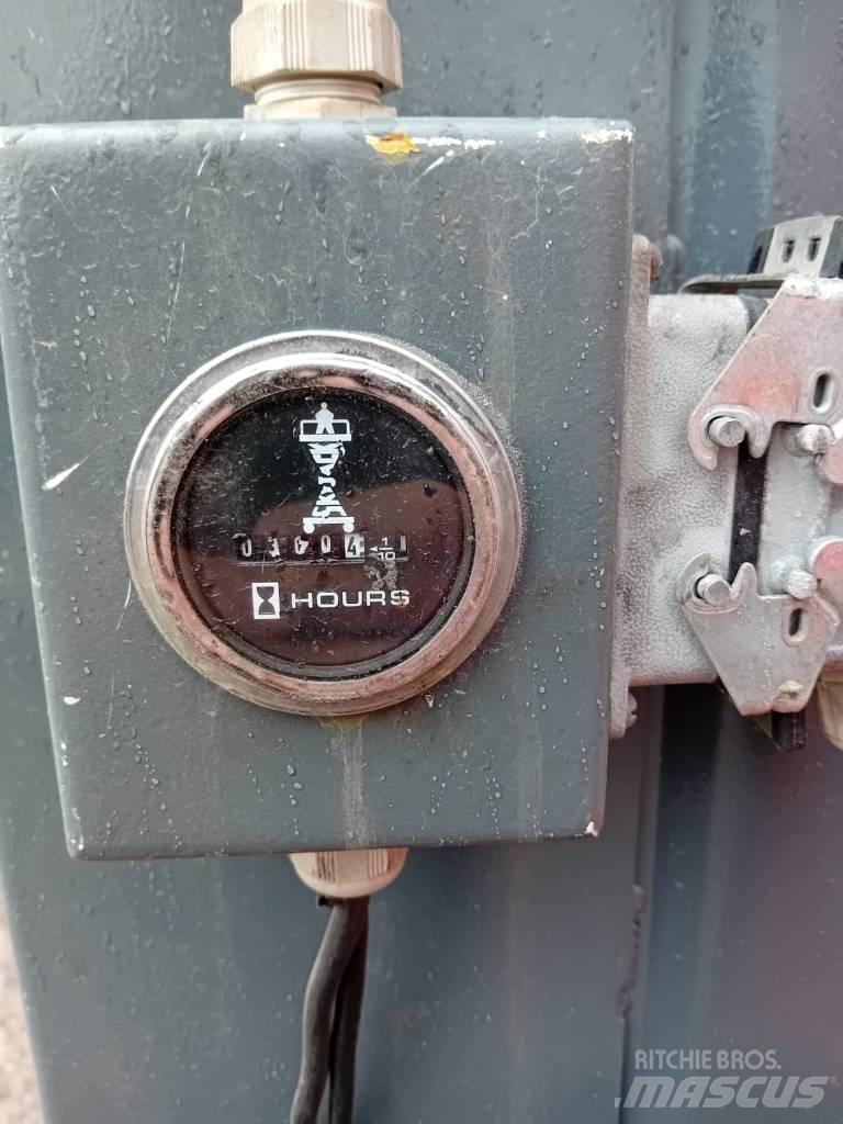 SkyJack SJ 16 Вертикальні щоглові підйомники