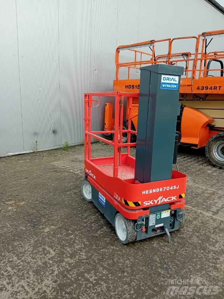 SkyJack SJ 16 Вертикальні щоглові підйомники