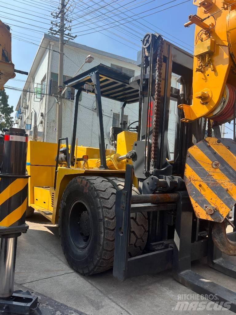 TCM FD250 Телескопічні навантажувачі