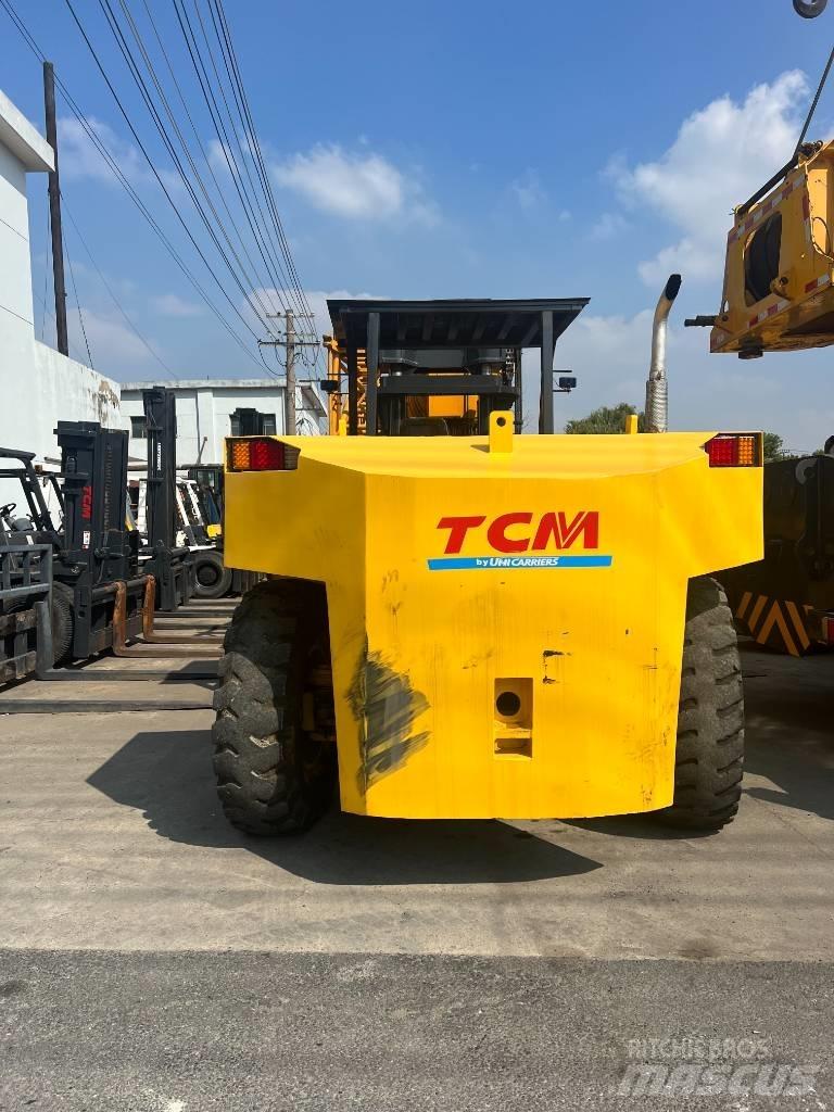 TCM FD250 Телескопічні навантажувачі