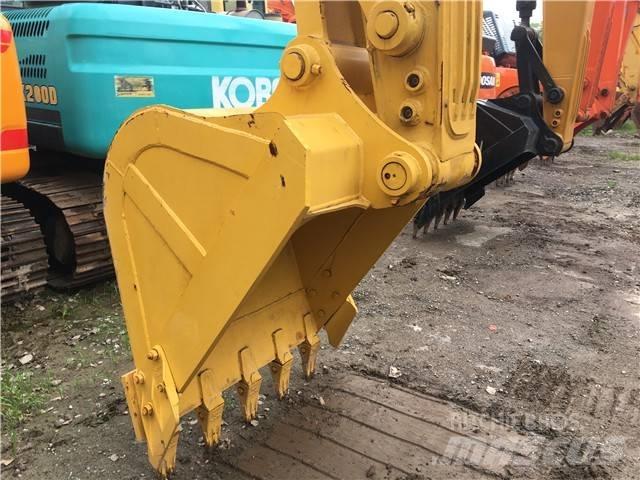 Komatsu PC 200 Гусеничні екскаватори