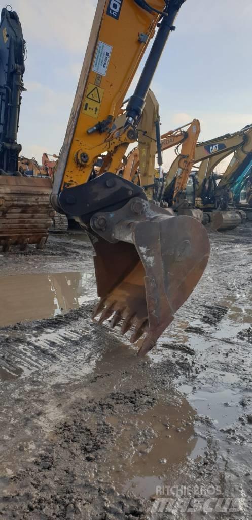JCB JS 220 LC Гусеничні екскаватори