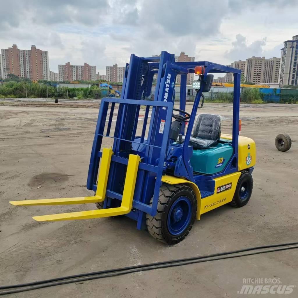 Komatsu FD 30 T-17 Дизельні навантажувачі