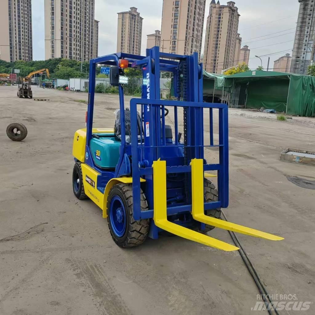 Komatsu FD 30 T-17 Дизельні навантажувачі