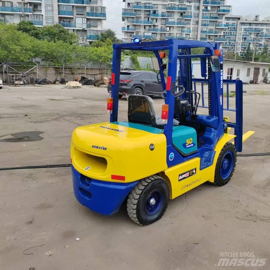 Komatsu FD 30 T-17 Дизельні навантажувачі