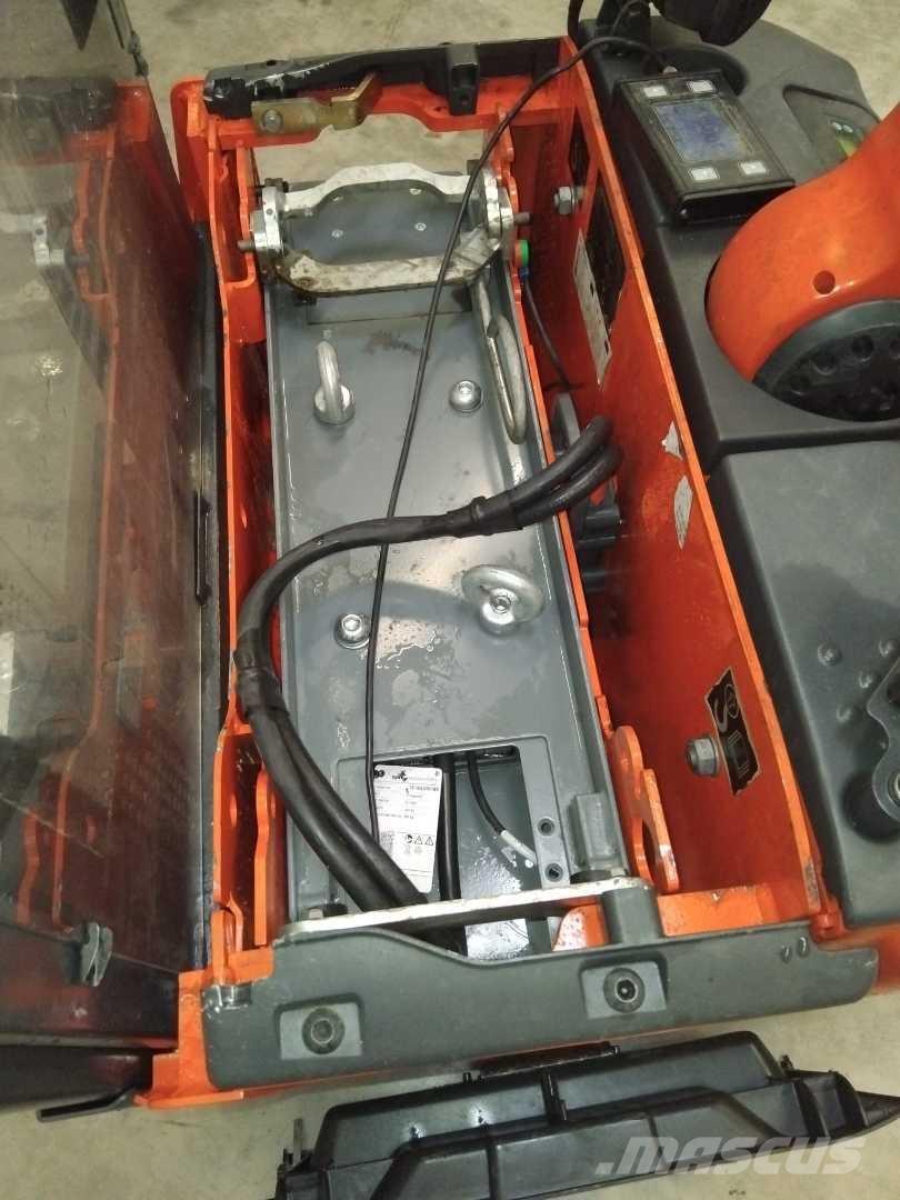 Linde L12AP Самохідні електроштабелери