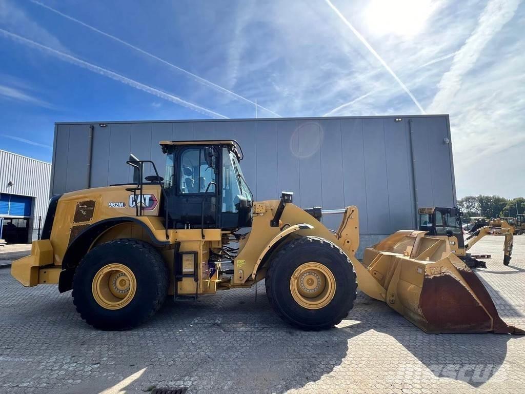 CAT 962M Фронтальні навантажувачі