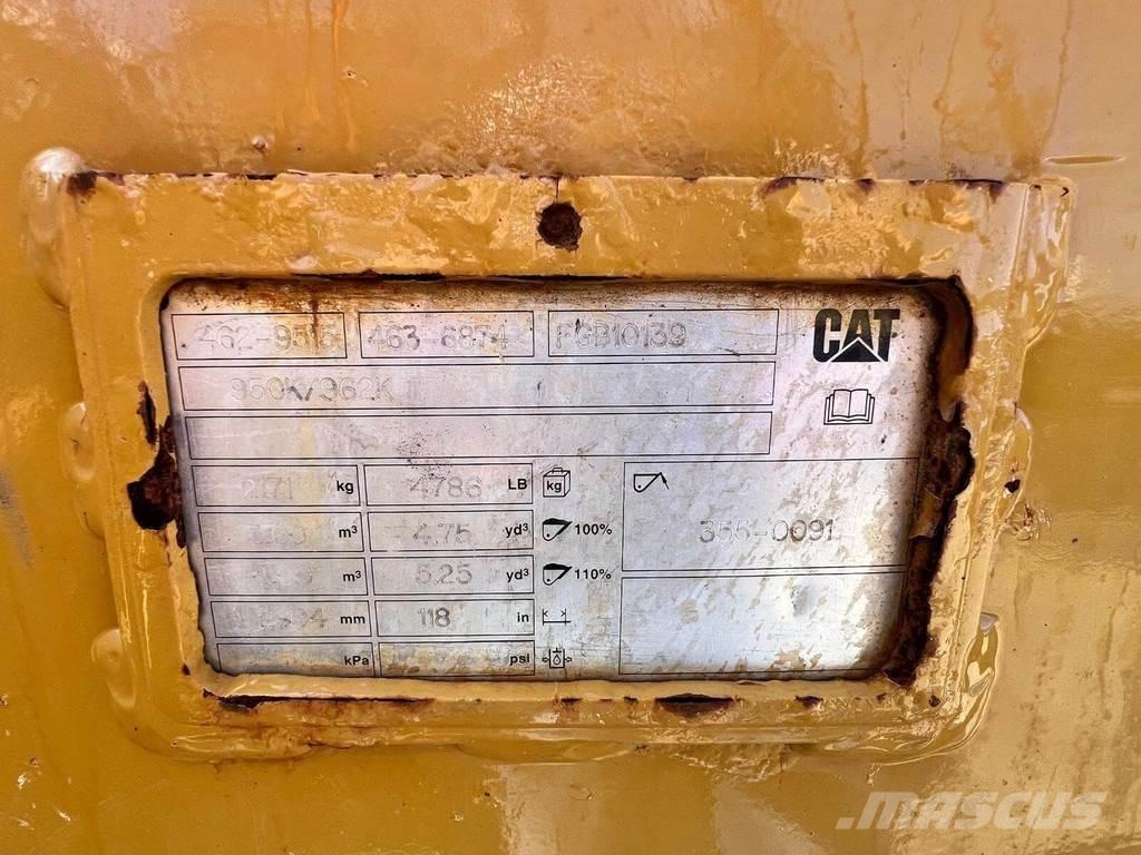 CAT 962M Фронтальні навантажувачі