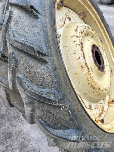 Dunlop 9.5R44 Колеса