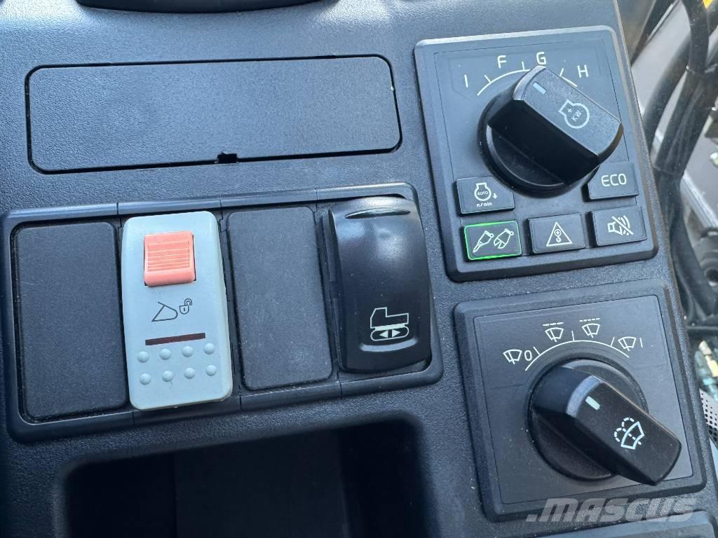 Volvo ECR 235 E Гусеничні екскаватори