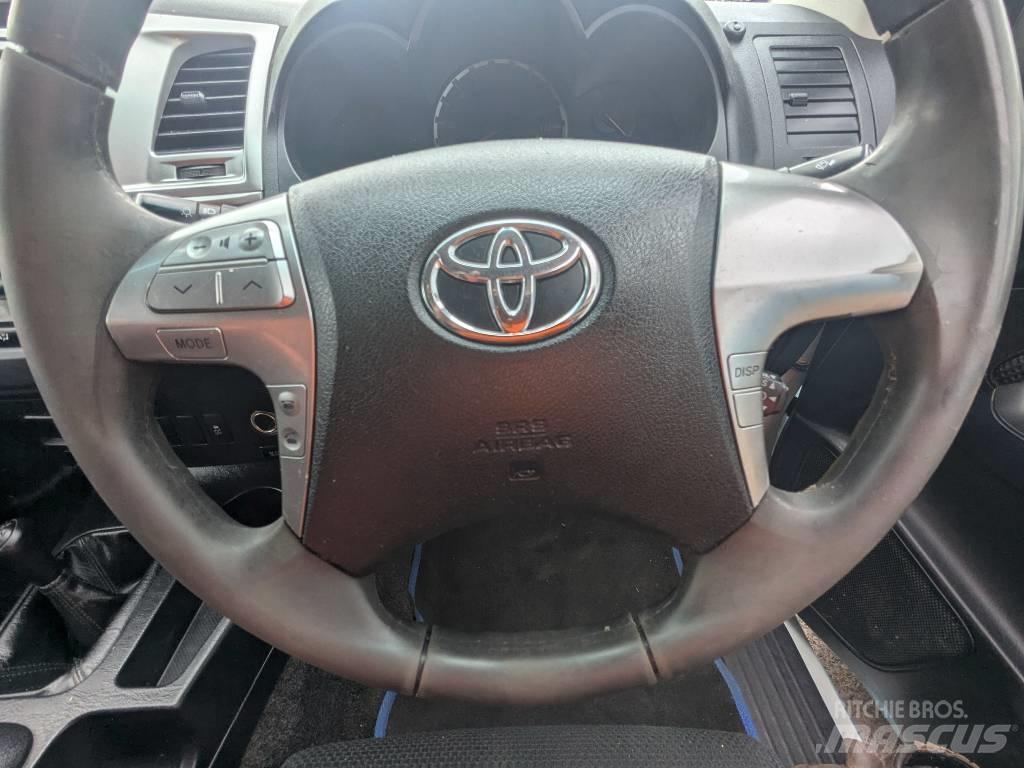 Toyota Hilux Пікапи / Бічне розвантаження