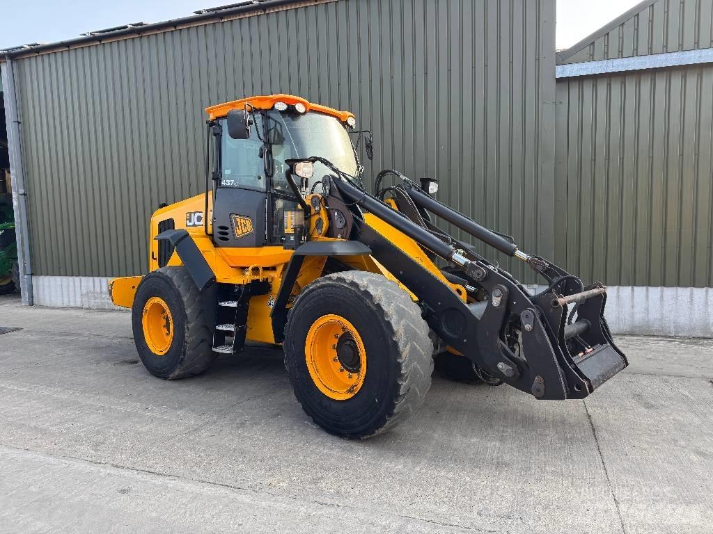 JCB 437 HT Agri Багатофункціональне обладнання для вантажних і землекопальних робіт