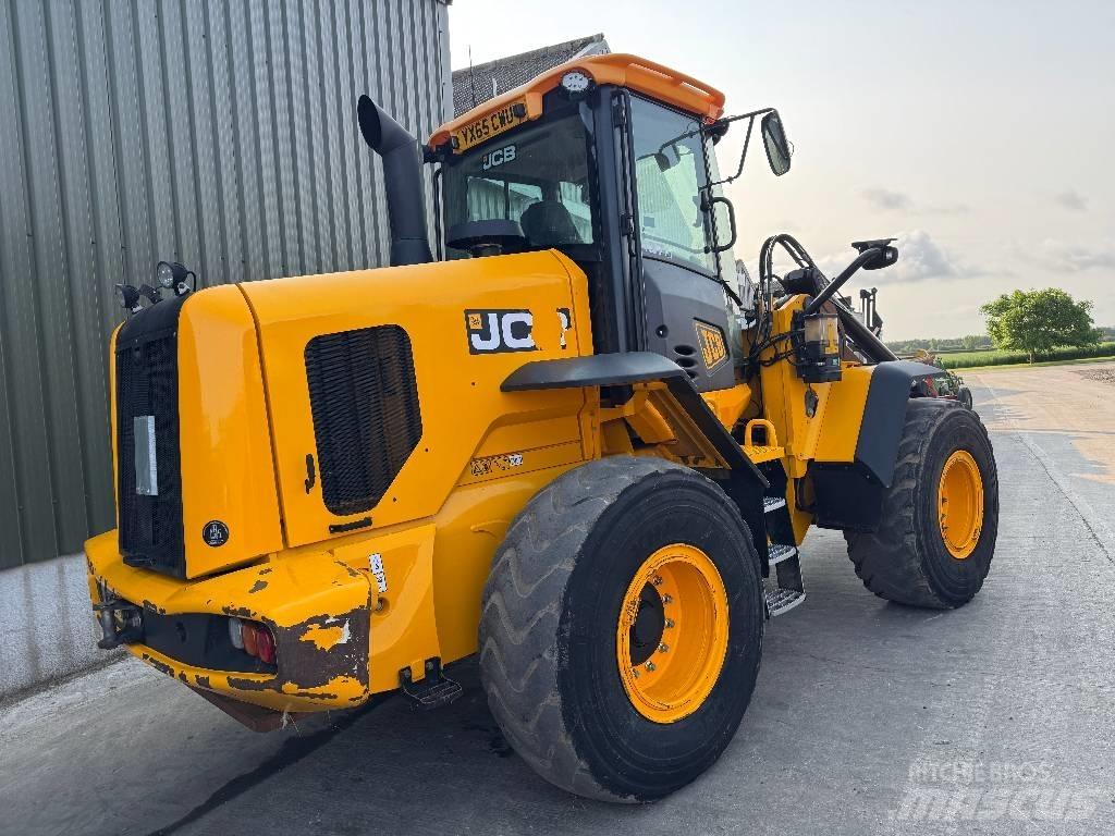 JCB 437 HT Agri Багатофункціональне обладнання для вантажних і землекопальних робіт