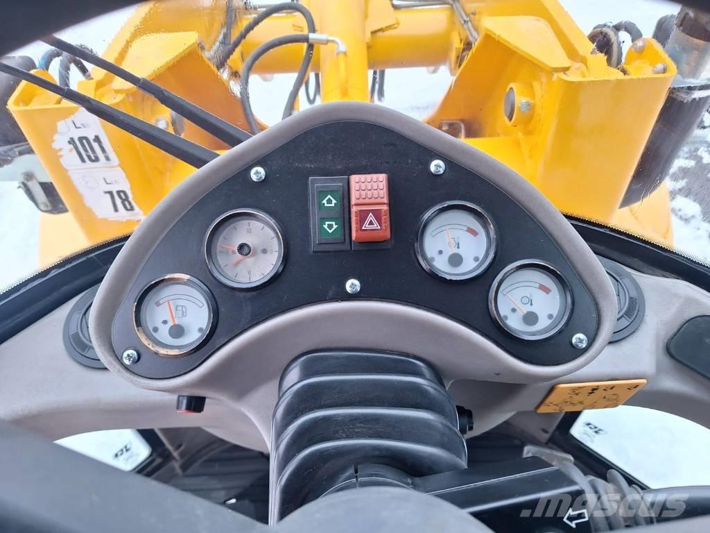 JCB MYYTY! SOLD!  407B Фронтальні навантажувачі