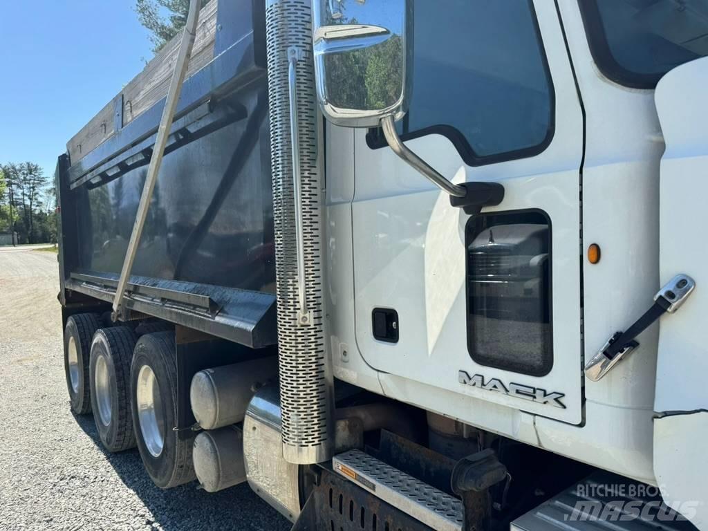 Mack GU713 Самоскиди