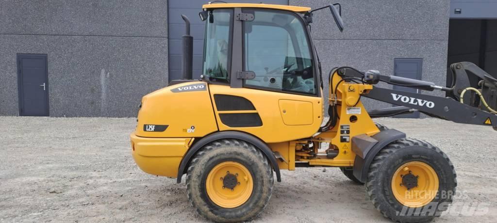 Volvo L 25 F Фронтальні навантажувачі