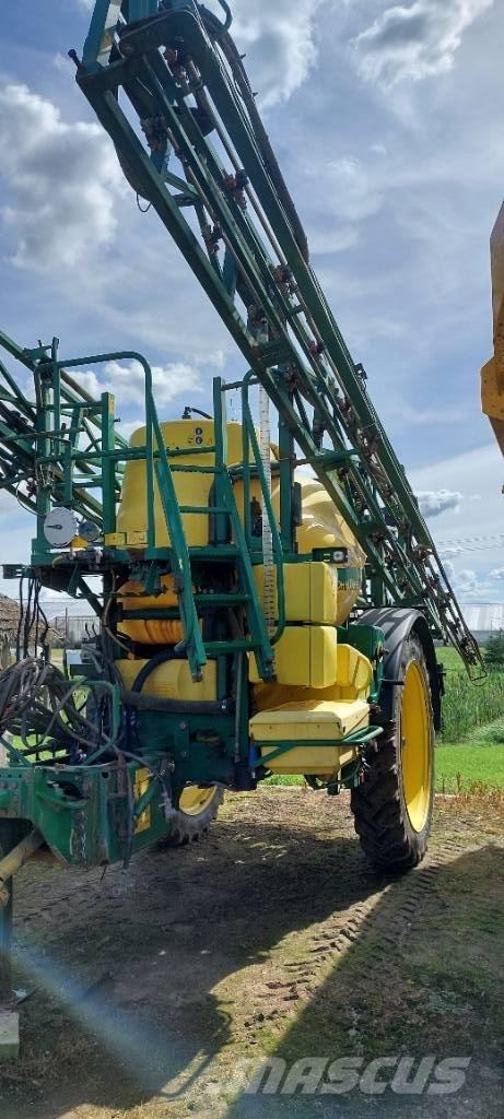 John Deere 840 Причіпні обприскувачі