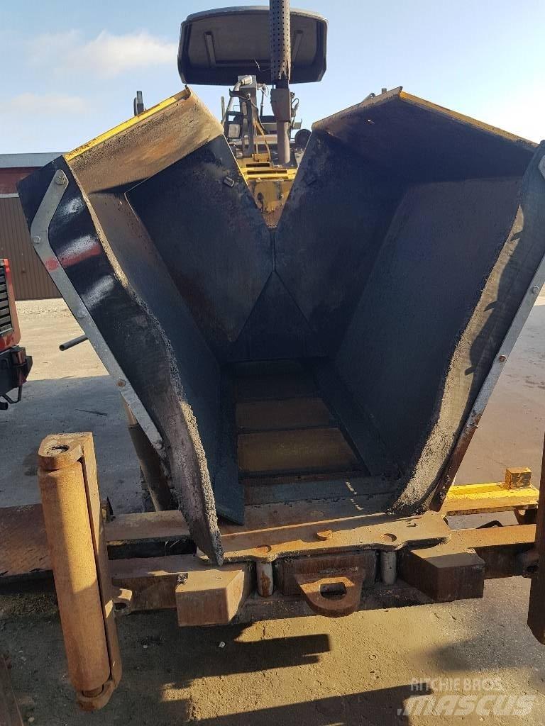 Volvo TITAN 2820 Асфальтовкладачі
